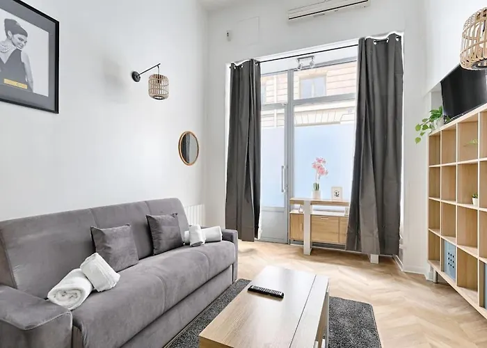 Sentier Historical Center III Charming Apartment